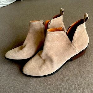 NWT Lucky Brand Suede Booties sz11